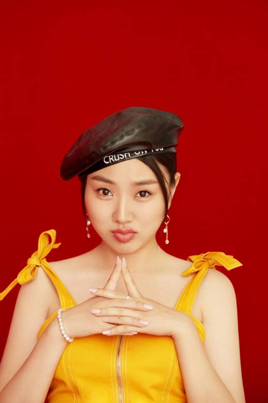 歌手肖洋往日照片曝光 俏皮可爱祥和温馨