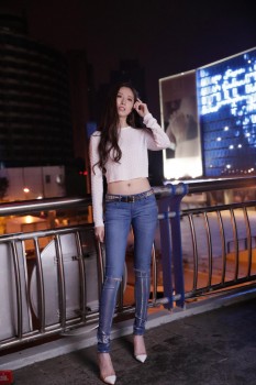 卫薇儿路透照