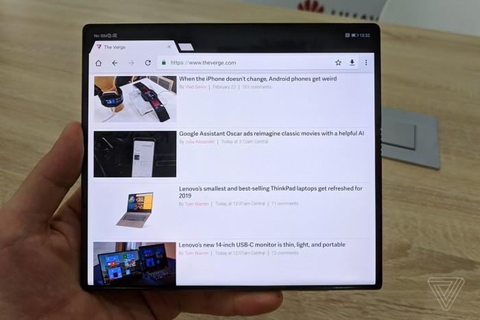 外媒上手华为Mate X：感觉不到中间有折痕