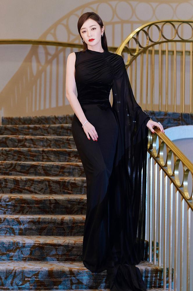 秦岚魅力写真变高贵黑天鹅满满大气女王范儿