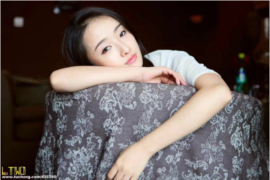 陌陌舒舒现身网络直播年度盛典荣获2018年度才艺主播大奖