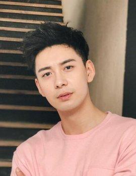 不过难理解的是，男主的颜值忽高忽低，大漠里明明那么帅气，咋一回到皇宫就……