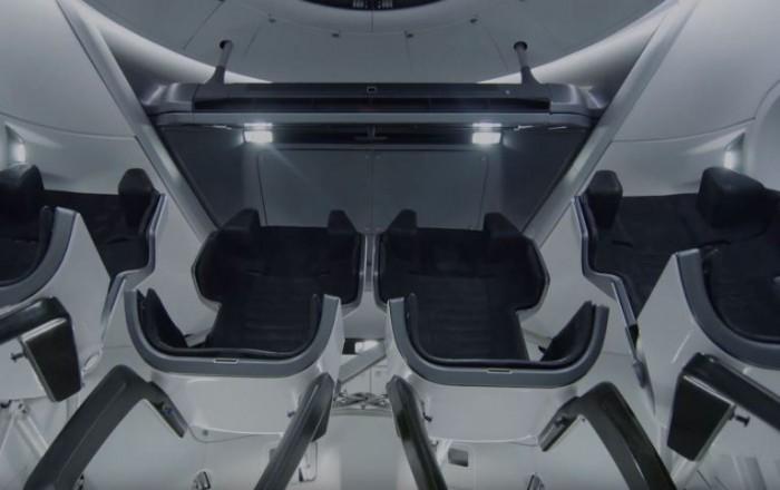nasa展示spacex载人龙飞船的内部