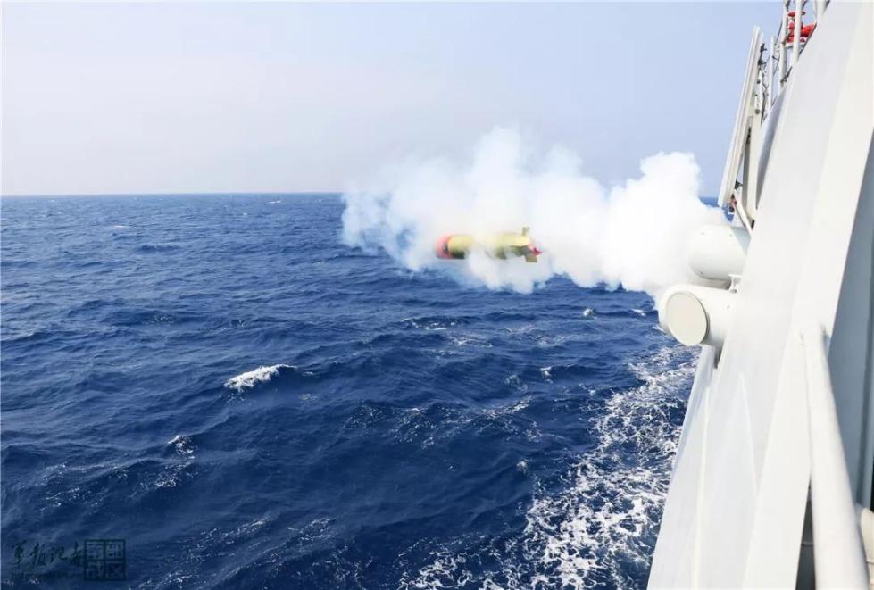 威武海军广元舰南海开展实战化训练