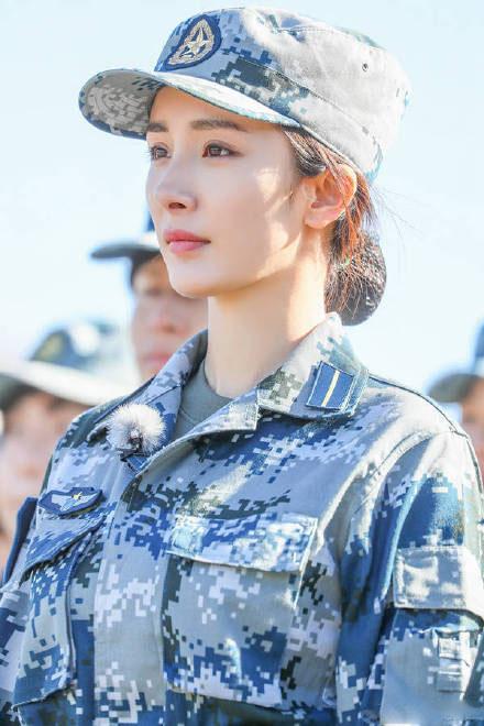 这样风格多变的大幂幂是不是让人十分惊喜，你更喜欢她什么样子的造型呢？