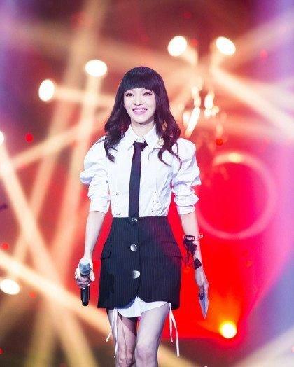 张韶涵的复出造型一套比一套劲爆网友时尚衣品不输杨幂