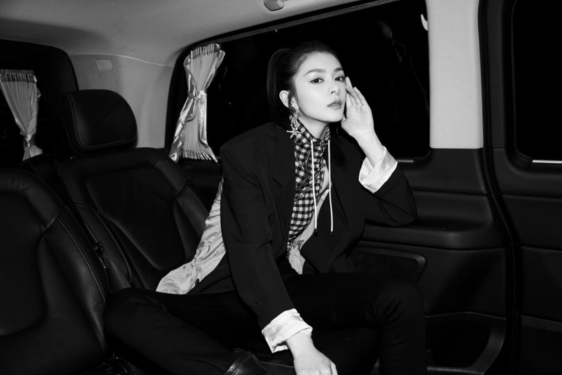 火箭少女101傅菁首战巴黎时装周 时尚表现力备受青睐