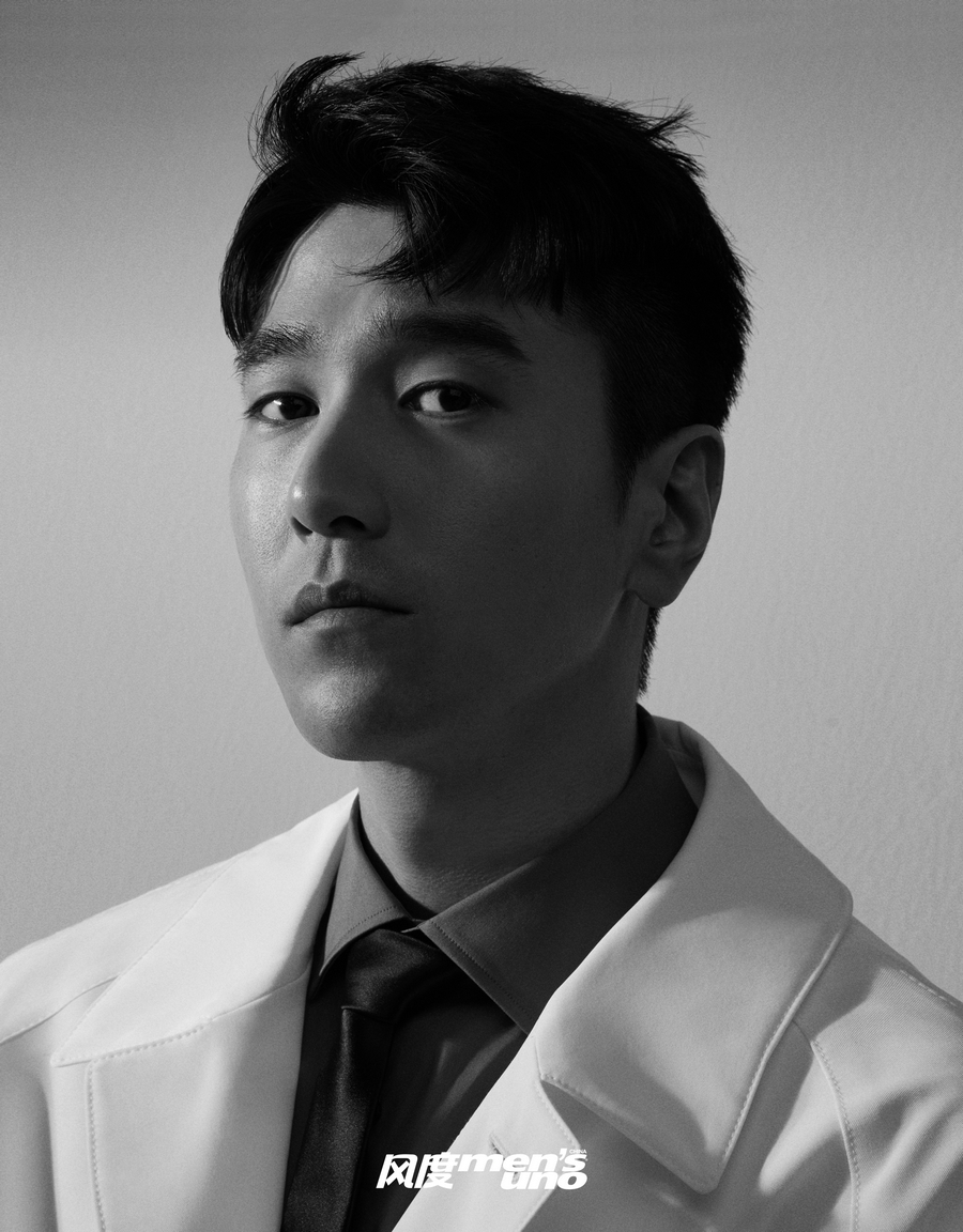 赵又廷解锁杂志三封面十年沉淀尽显从容沉稳