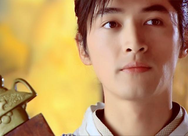 这么多年过去了，那个演“李逍遥”的胡歌，已经由一个男孩变成了一个经历许多世事的成熟男人。