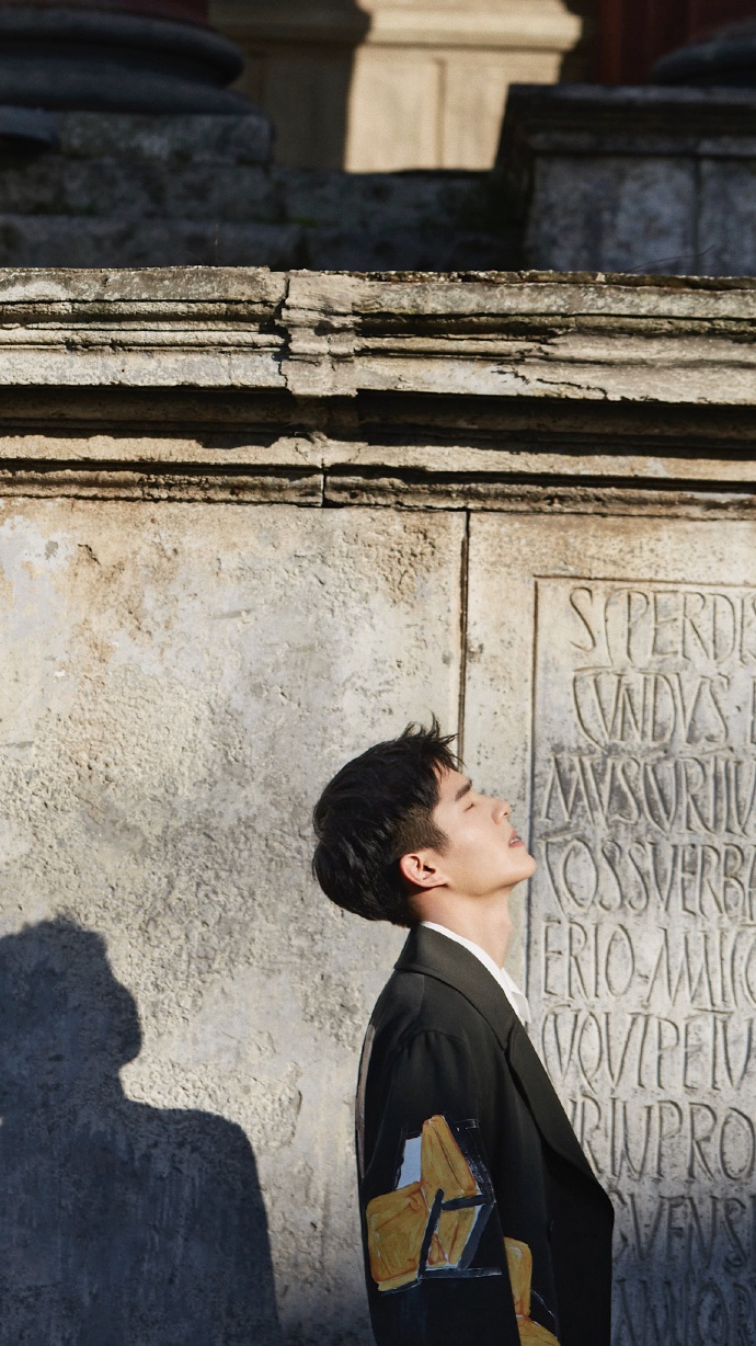 邂逅青春阳光的俊朗少年 刘昊然兼具少年的童真和男人的自信