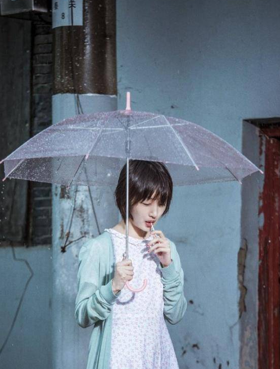 周冬雨《阳台上》剧照