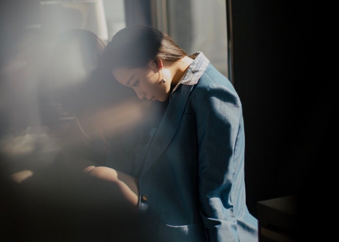 倪妮穿西装秒变都市丽人