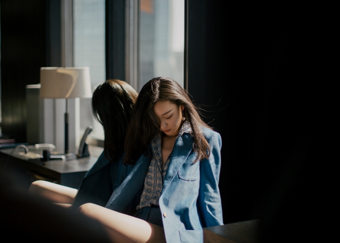 倪妮穿西装秒变都市丽人