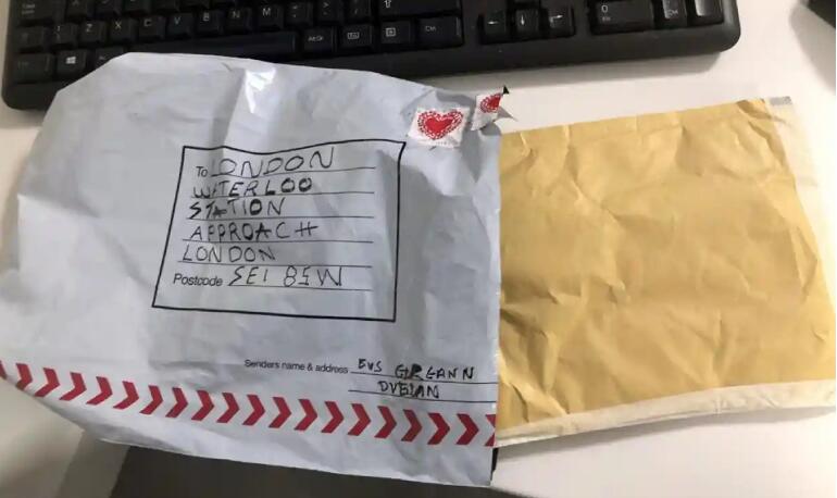 （被送往滑铁卢车站的可疑炸弹邮件 图片来源：《卫报》）