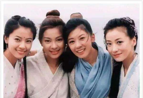 3.贾静雯的剪刀手。