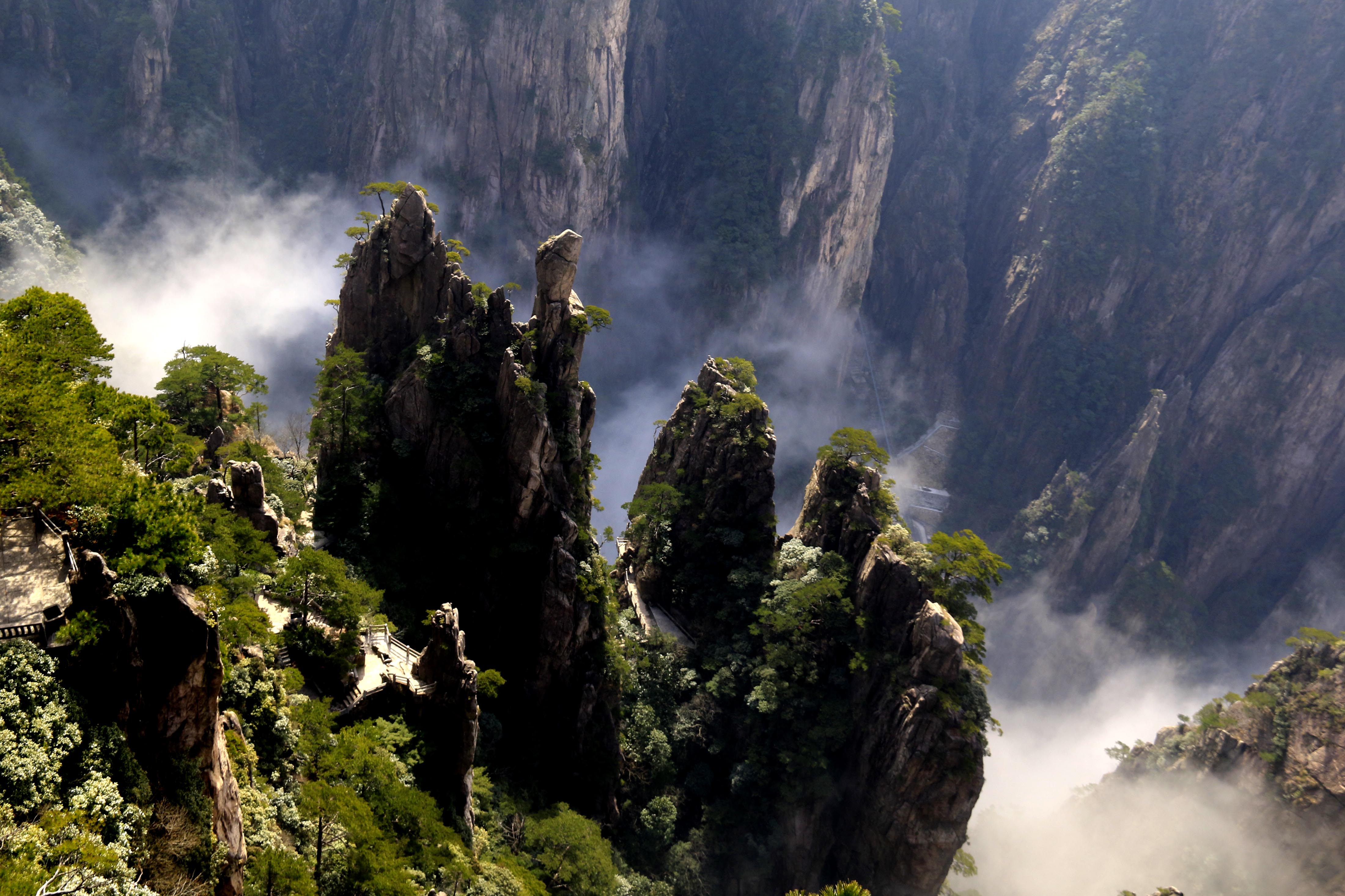 10 安徽黄山:西海大峡谷云海涌动唯美壮观