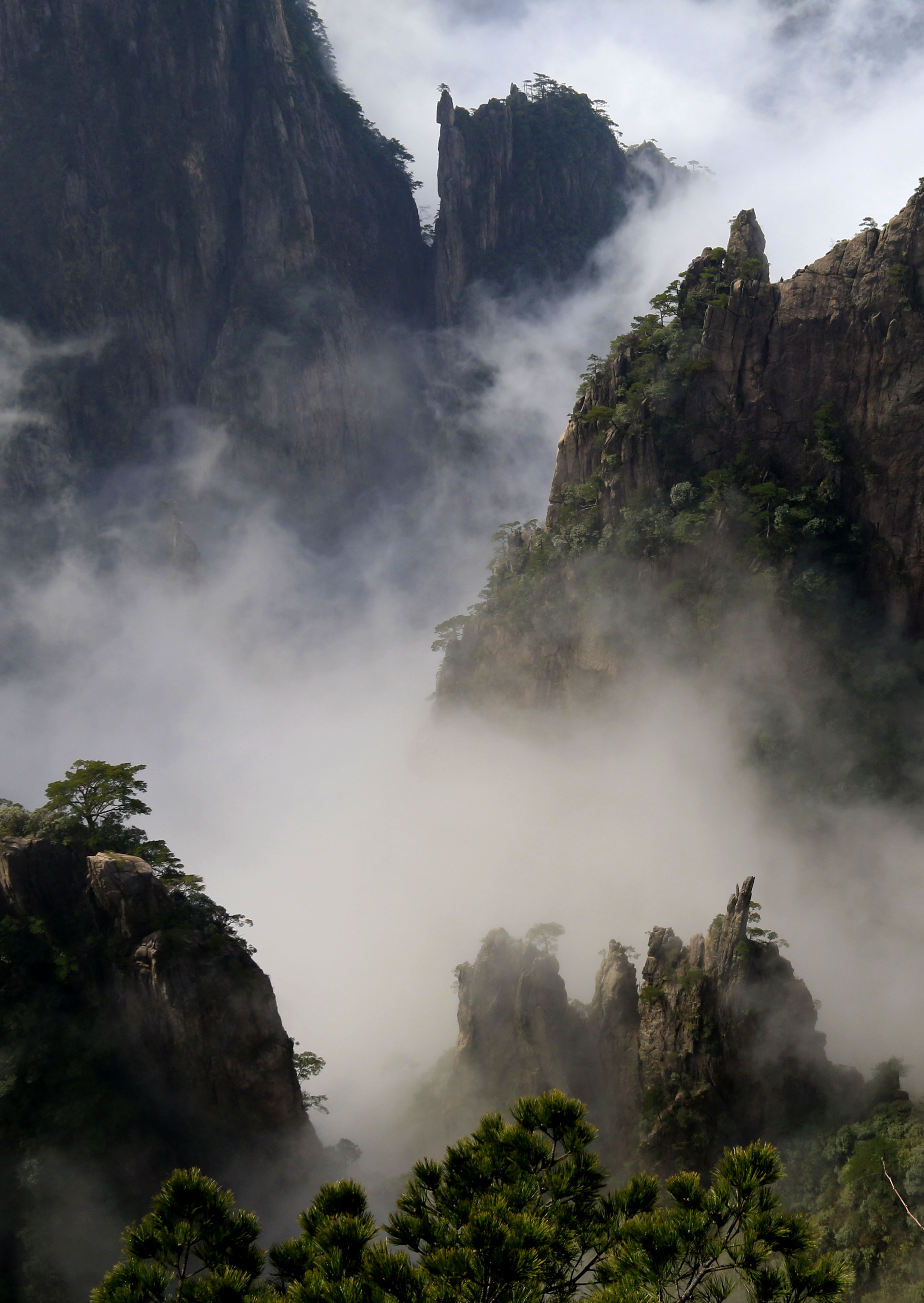 10 安徽黄山:西海大峡谷云海涌动唯美壮观