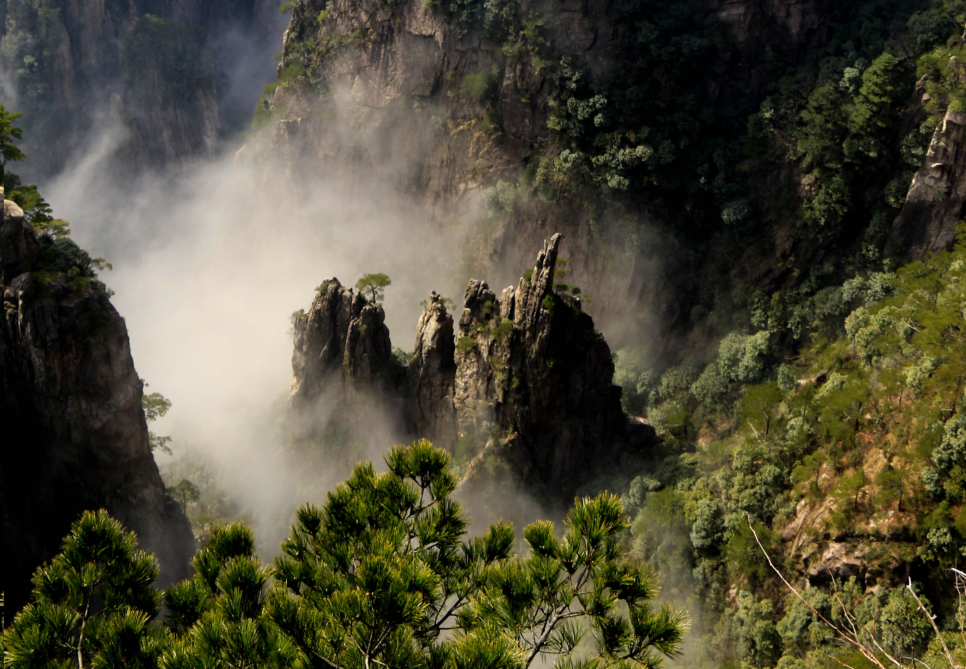 10 安徽黄山:西海大峡谷云海涌动唯美壮观