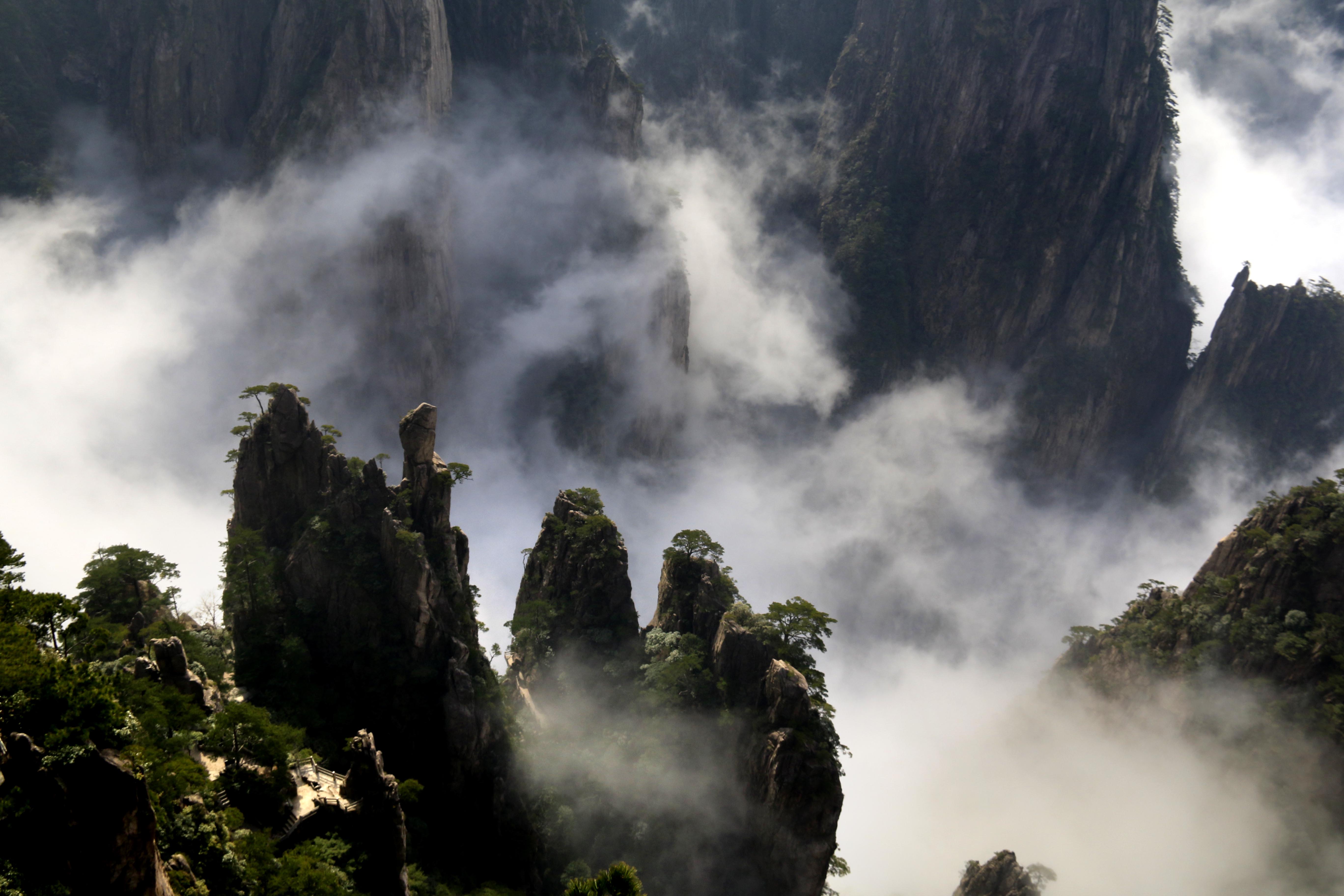 10 安徽黄山:西海大峡谷云海涌动唯美壮观