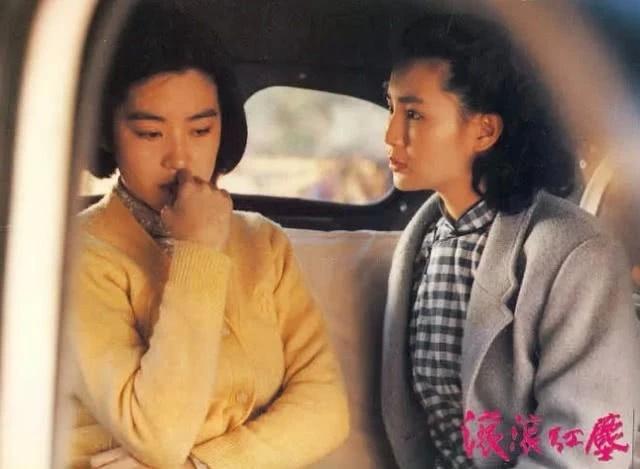 淡出银幕25年的她,在面对媒体时还是应对自如。