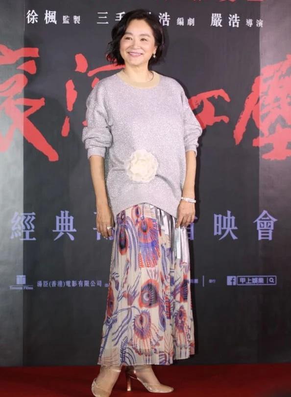 外界很好奇,到底她是怎么保持这份优雅的呢?