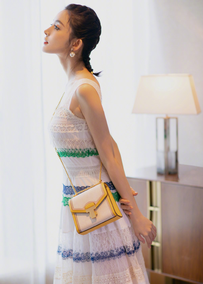 娜扎拳击辫清新又不失甜美种草橘色高帮帆布鞋