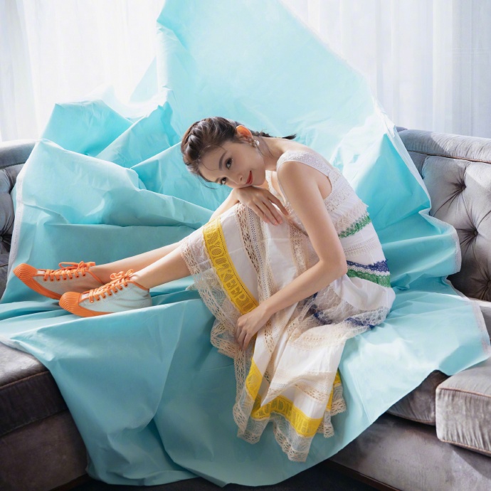 娜扎拳击辫清新又不失甜美种草橘色高帮帆布鞋