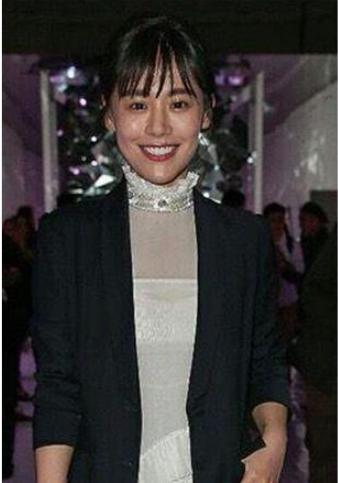 马思纯。刘海油成这个样子了。也太不注意形象了吧。