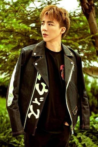 而这所有的一切都是粉丝带给他的，他也非常懂得感激，经常关心粉丝。