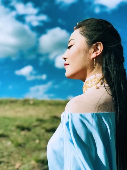 乌兰娜全新单曲《草原的孩子》发行 献给永远的乌兰牧骑