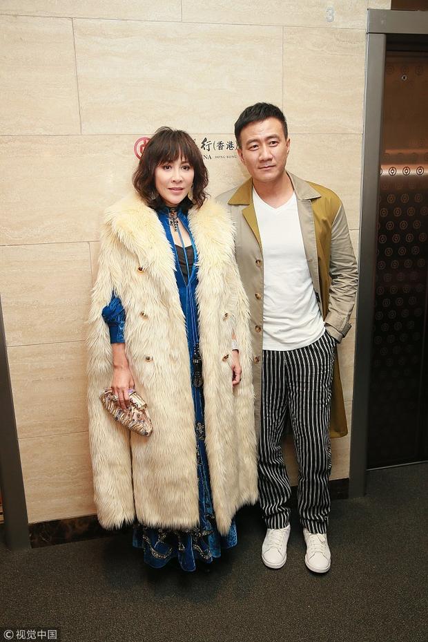 刘嘉玲皮草配长裙气场足与关之琳罕见同场比美