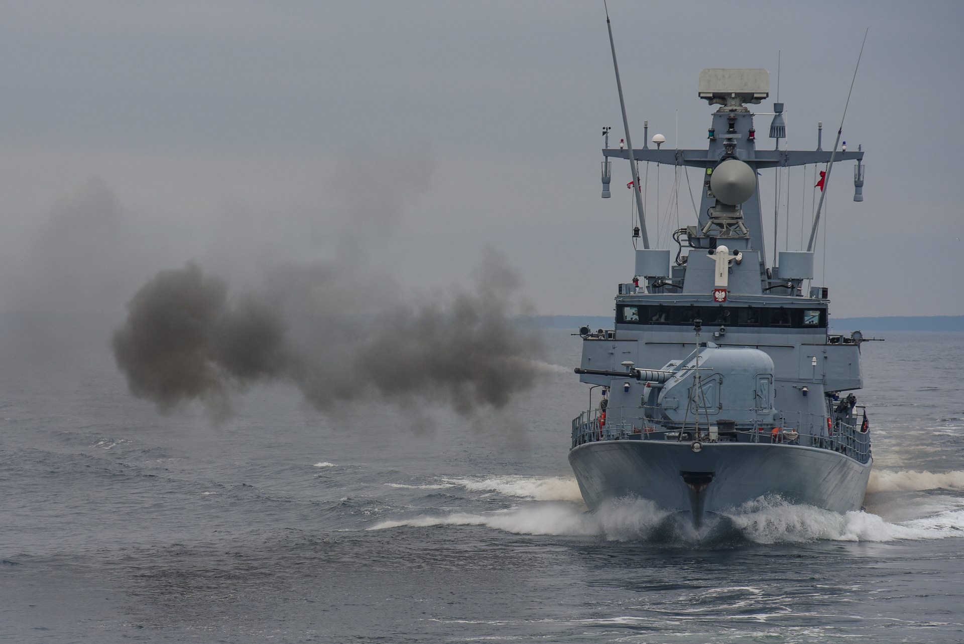 波兰海军在俄飞地加里宁格勒海岸附近大规模演习