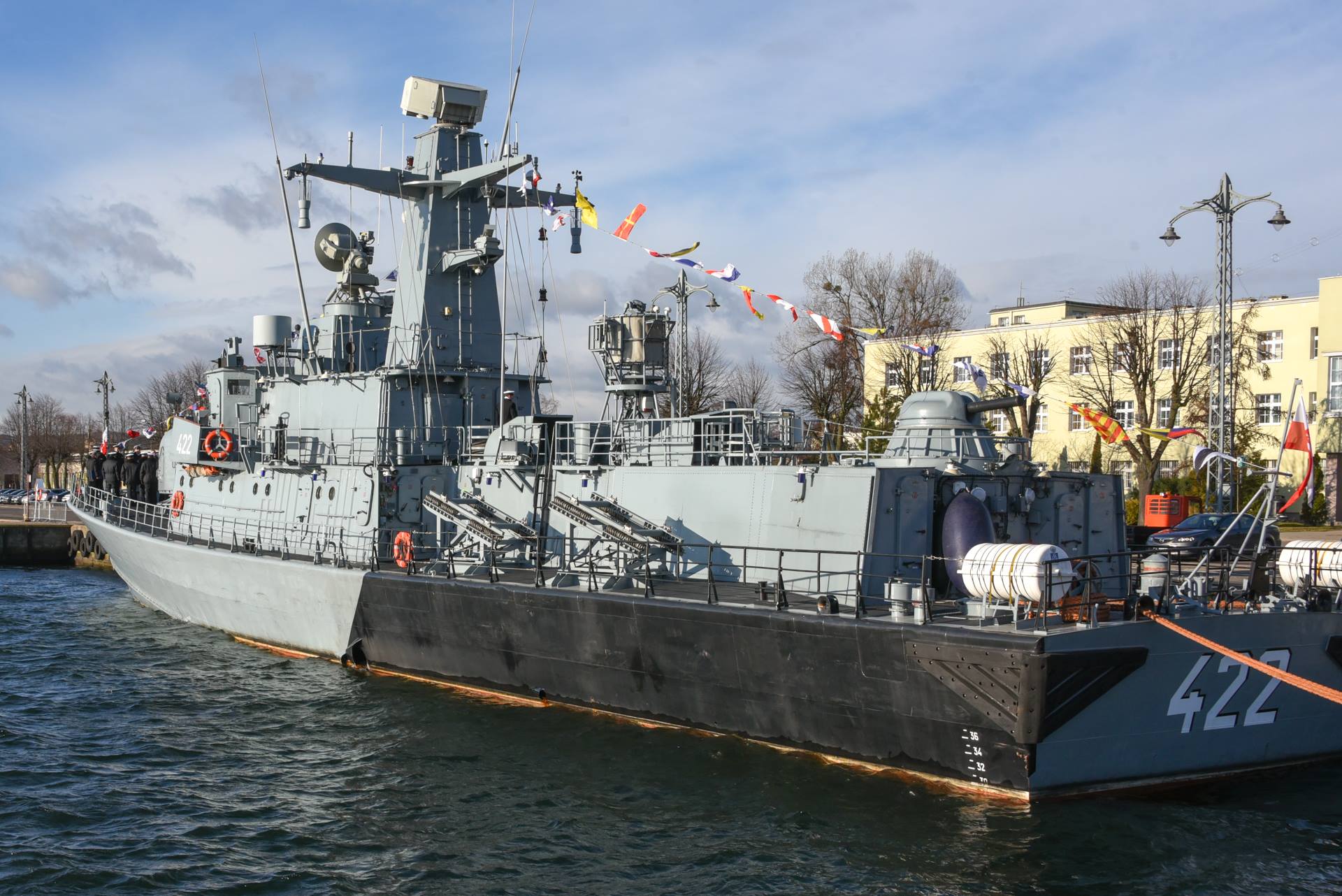 波兰海军在俄飞地加里宁格勒海岸附近大规模演习