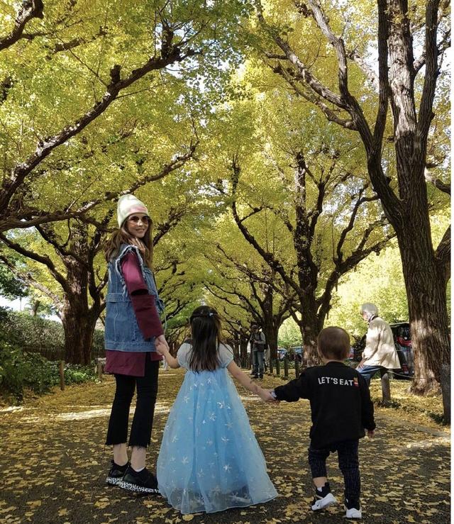 你觉得周杰伦抱的是女儿小周周吗~~~