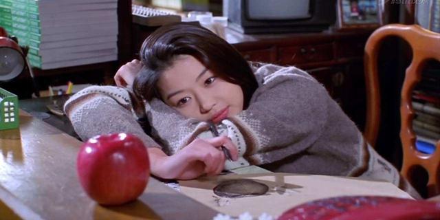 她人气颜值不输宋慧乔嫁入豪门二胎后仍被封为最美素颜女星