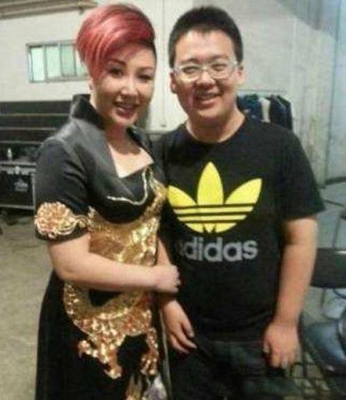 如今老郭占据着相声市场的半壁江山，事业可谓是非常的红火。