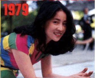 林凤娇和成龙相恋于81年,为了家庭林凤娇淡出了荧幕!