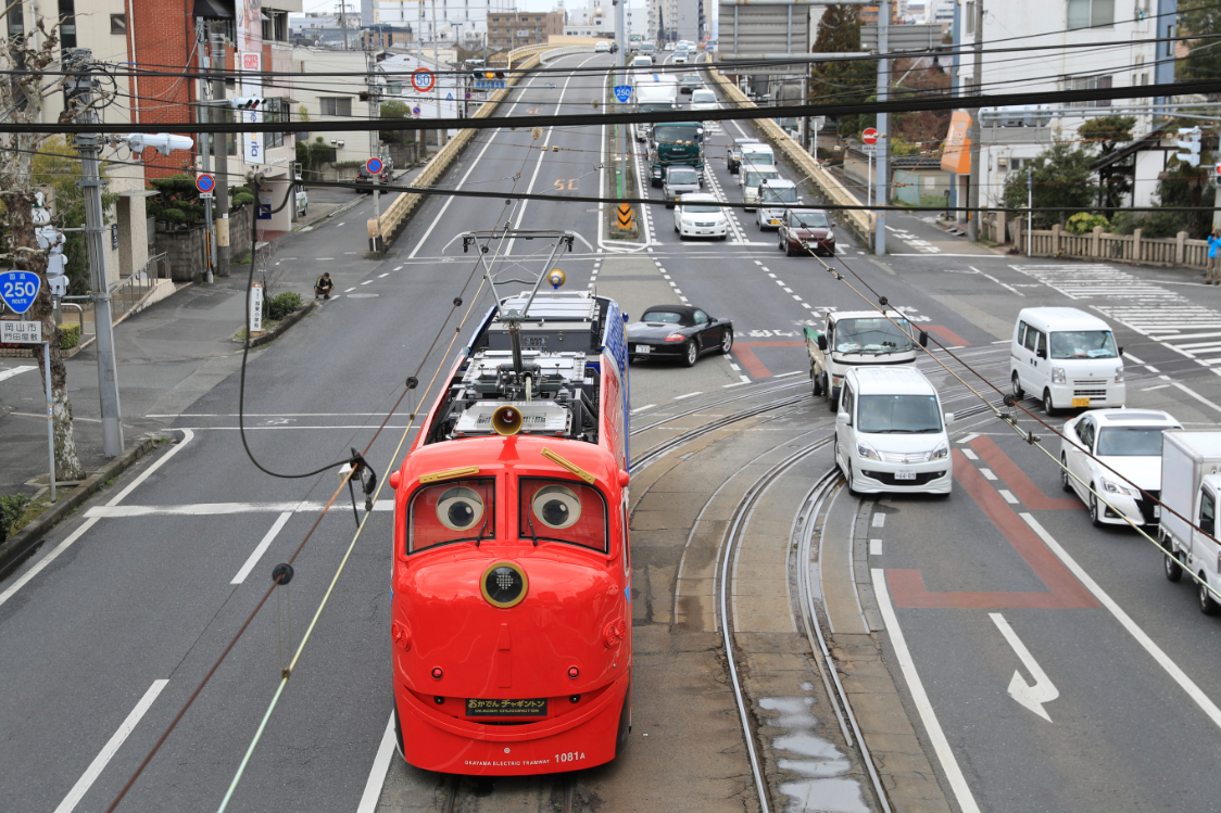 卡哇伊!日本冈山"恰恰特快车"系列卡通主题电车正式投运