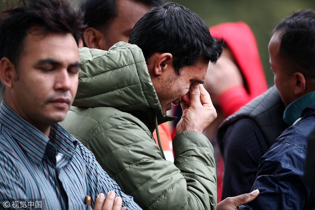 10 新西兰枪击案死亡人数升至50人 受害者亲友在医院焦急等待