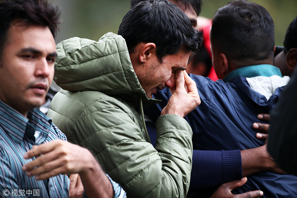 10 新西兰枪击案死亡人数升至50人 受害者亲友在医院焦急等待