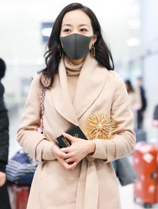 韩雪太壕了吧 居然用金子打造出一朵雪花 一般人不敢想