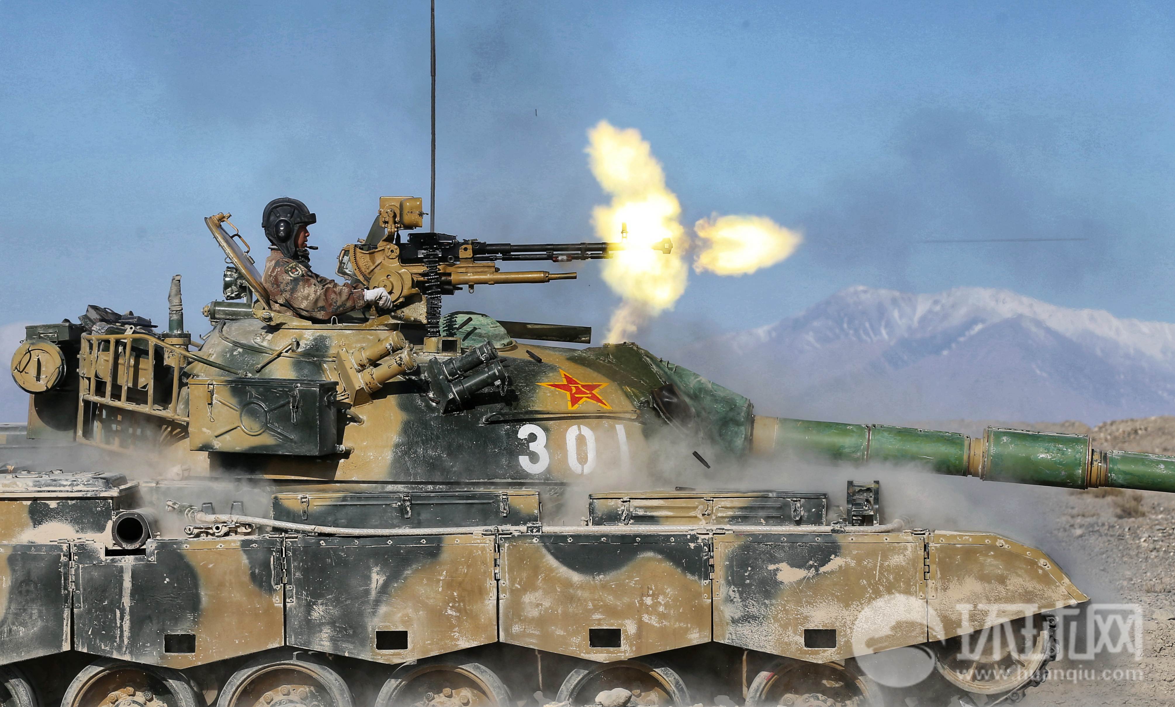 燃装甲团积极进行军事训练等级考评