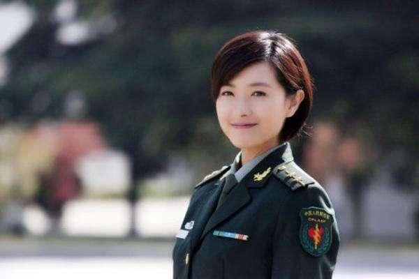 她还演过《好先生》里成熟知性的心理医生。