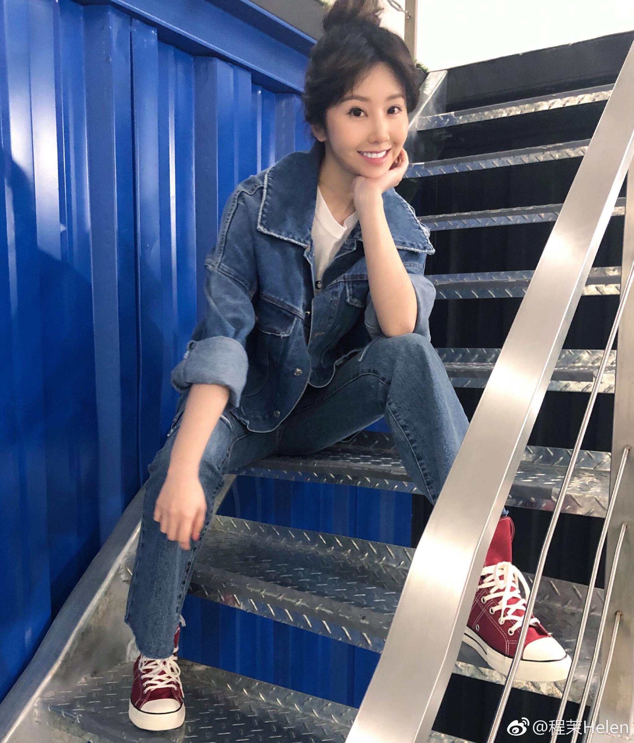 程茉街头对助理发脾气发微博软萌可爱