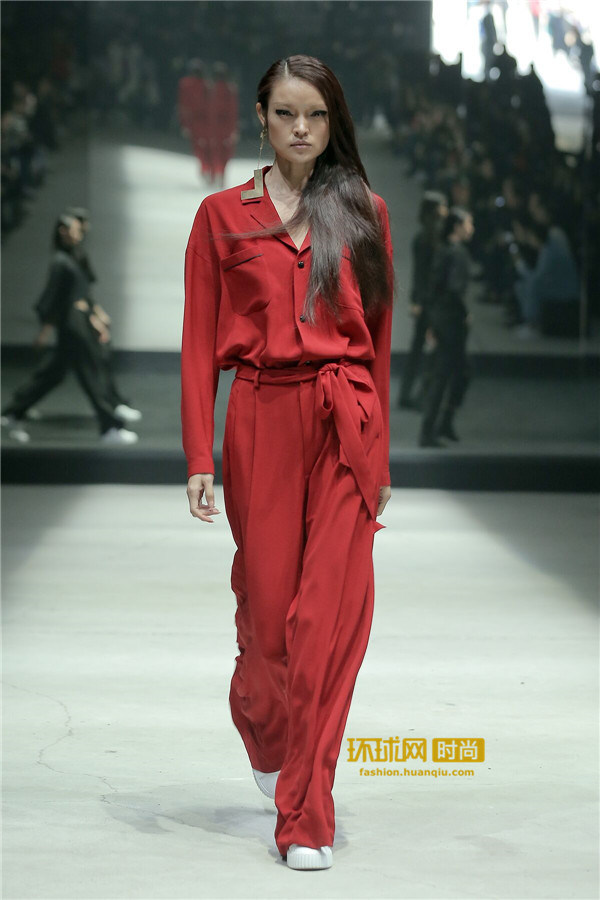 tonglisignature,是由华人设计师李桐于2016年创办的设计师品牌,同时