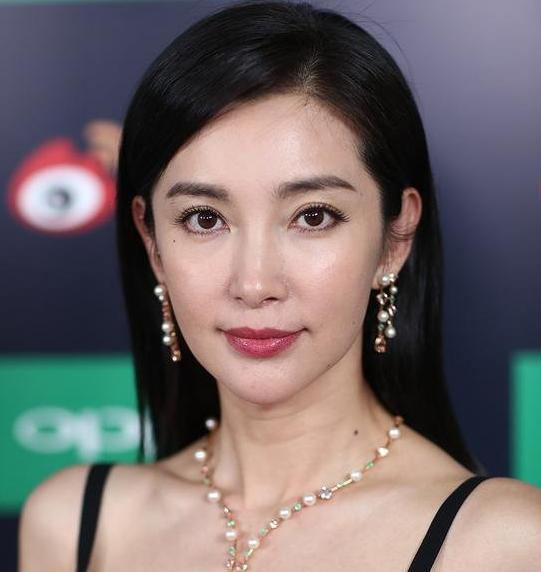 莫非真如外界盛传的那样，女明星非富豪不嫁，男明星都喜欢隐婚？