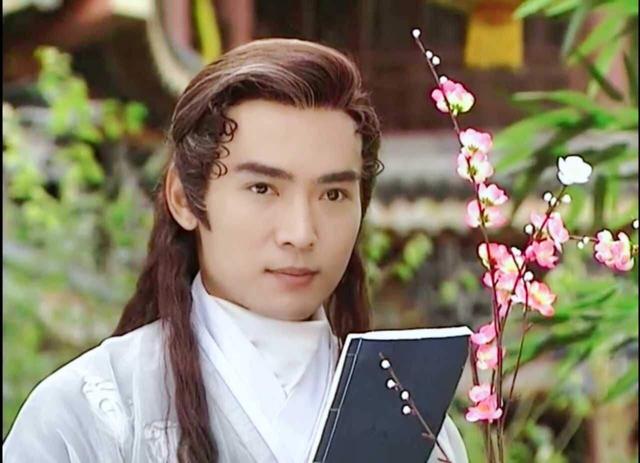 他就是焦恩俊,曾经出演过《小李飞刀》中的李寻欢一角.