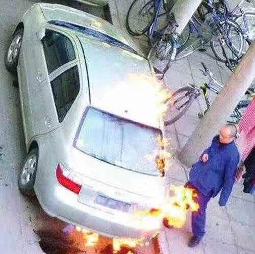 网上关于该女粉丝的信息并不多。