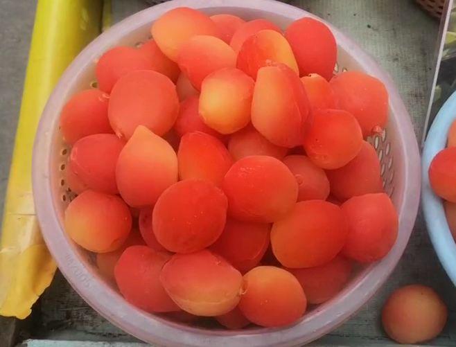 这种水果正热销,价格还不便宜!结果…竟然是这样"造"出来的!