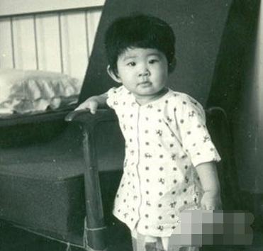 看完这几张明星儿时照，你能猜出几位呢？欢迎在下方留言讨论哦！能全部认出来的，你绝对是大神！